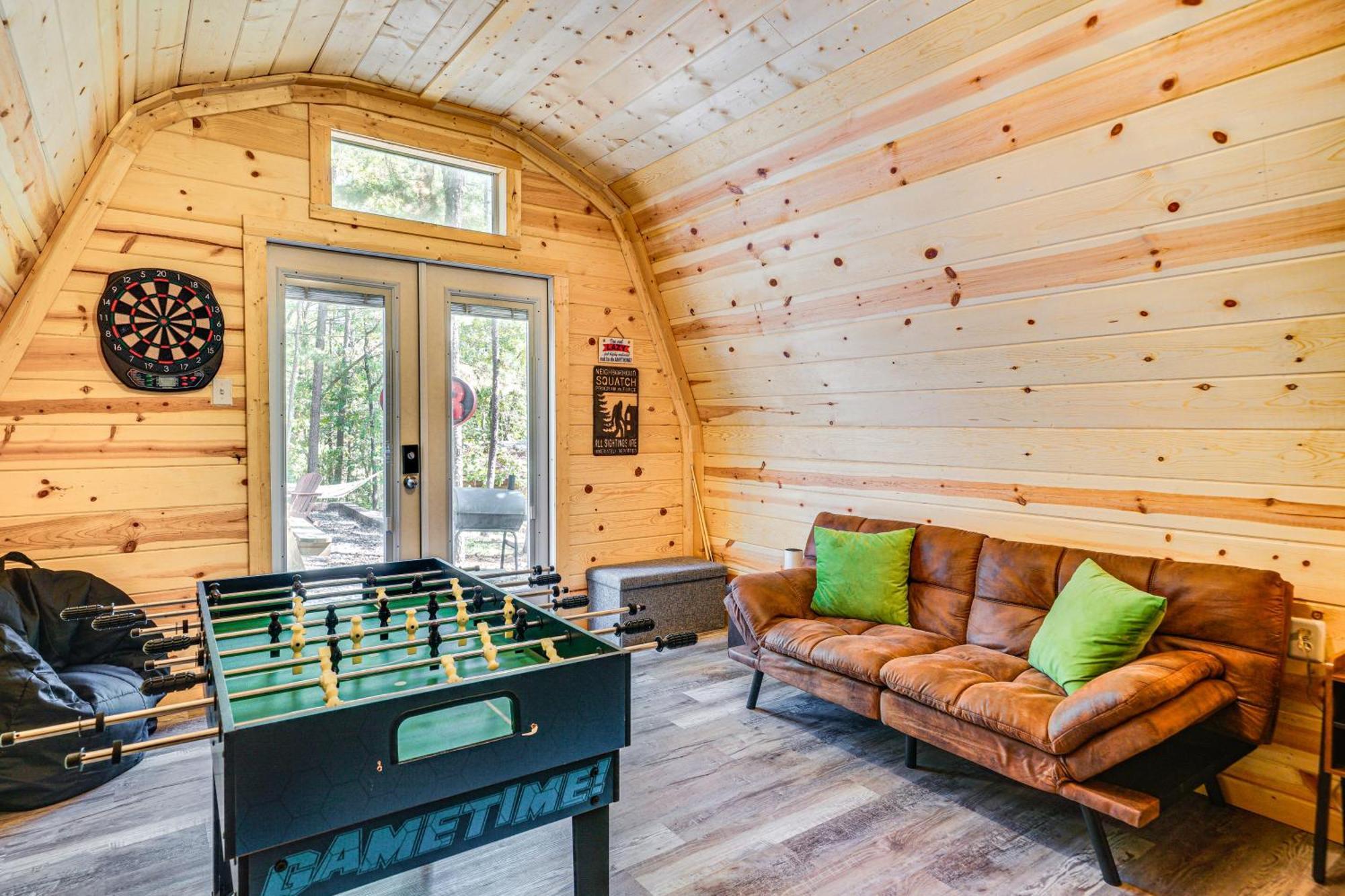 With Hot Tub And Game Room! * Broken Bow