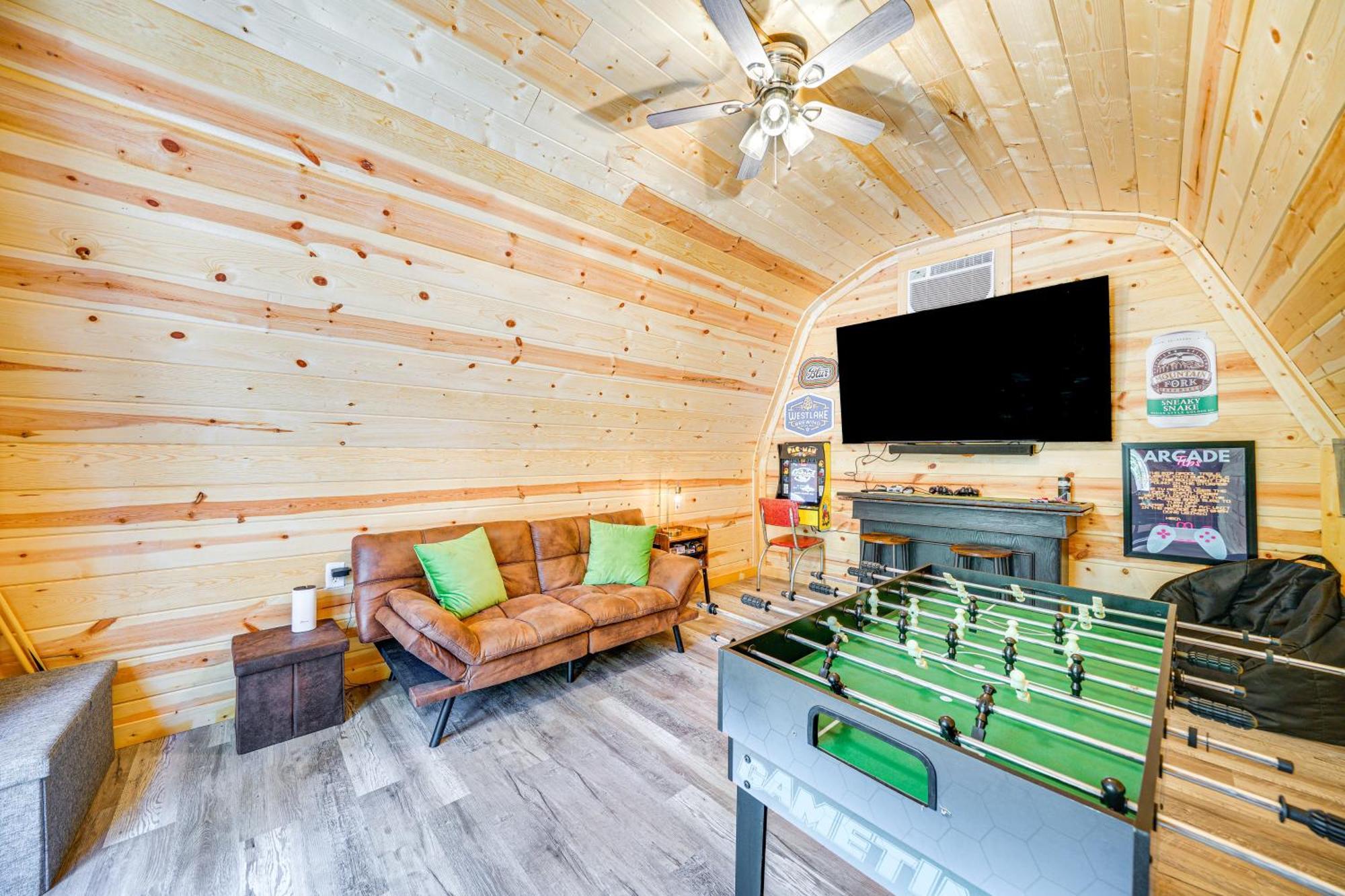 With Hot Tub And Game Room! Hébergement de vacances *