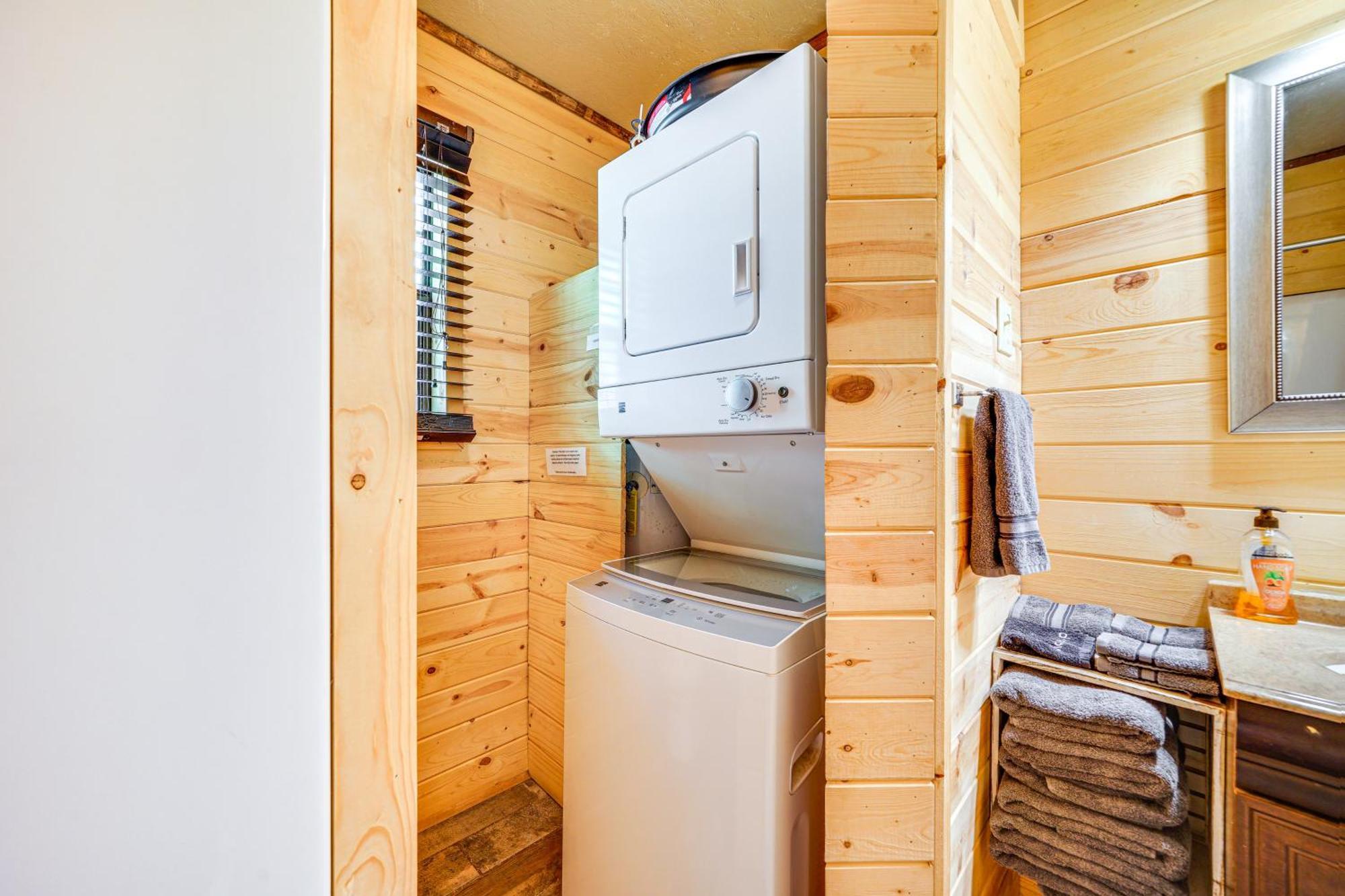 With Hot Tub And Game Room! * Broken Bow
