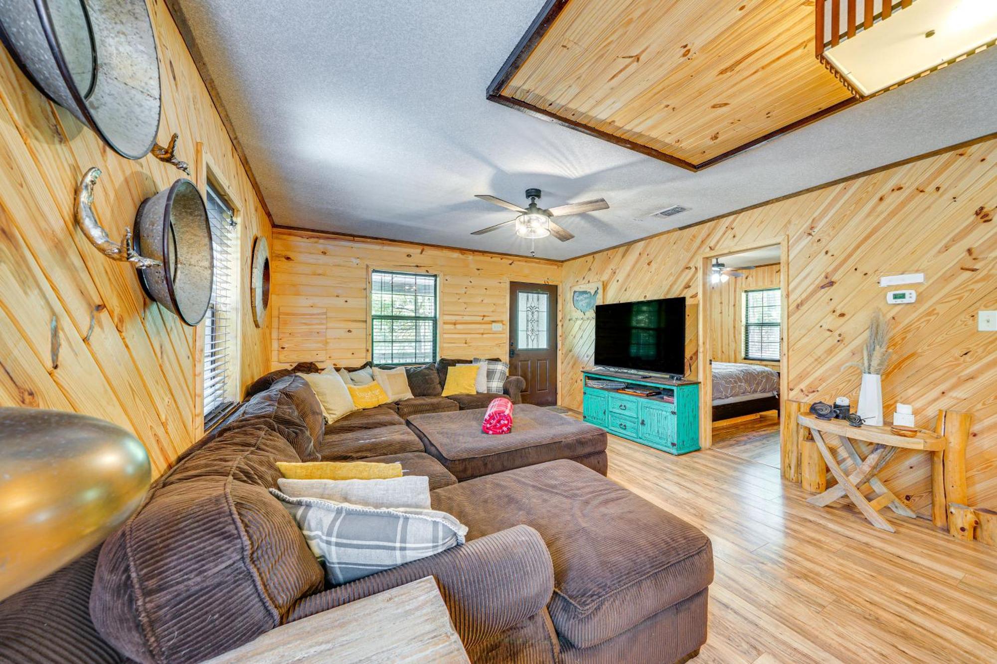 Hébergement de vacances With Hot Tub And Game Room! *