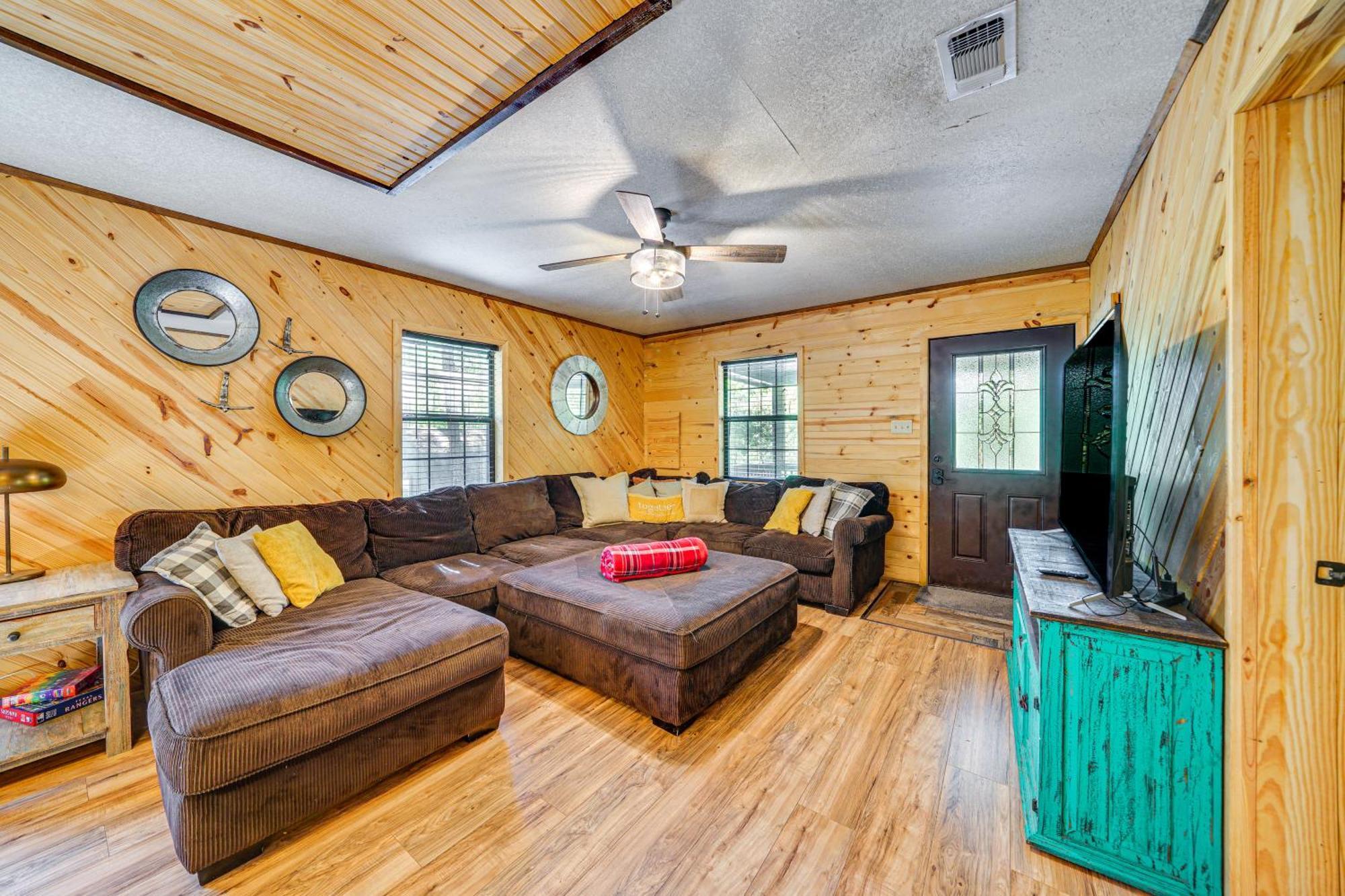 Hébergement de vacances With Hot Tub And Game Room! Broken Bow